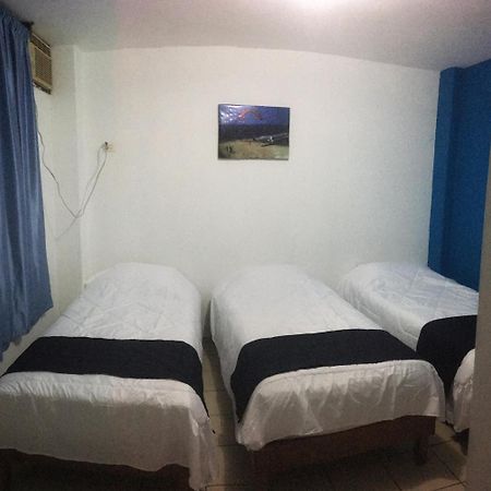 Hostal Albatros Manta Exterior photo