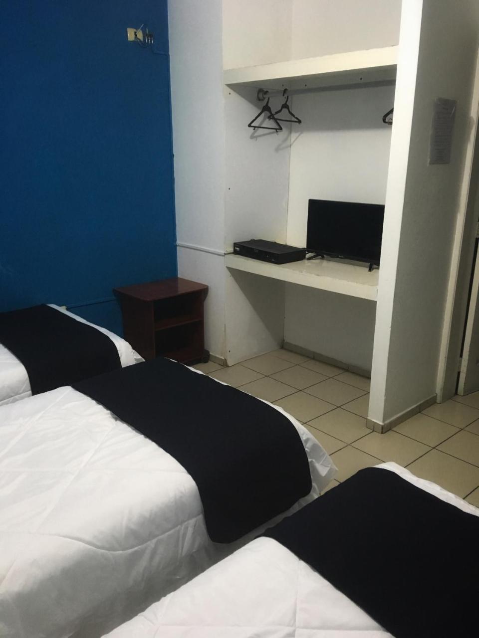 Hostal Albatros Manta Exterior photo