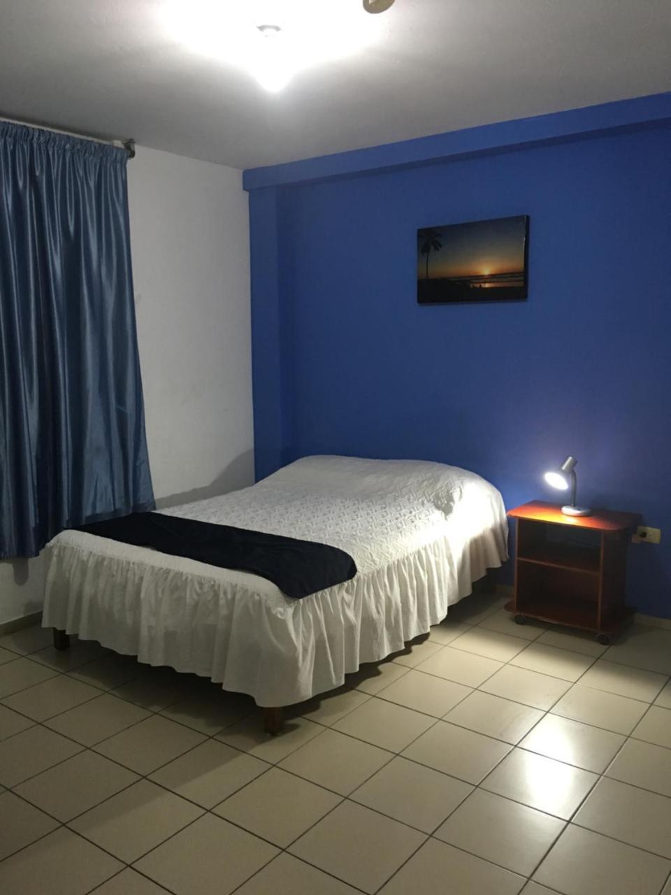 Hostal Albatros Manta Exterior photo